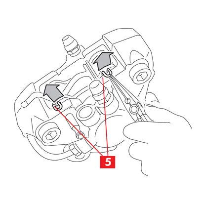 أزل الدبابيس المشقوقة (النقطة 5) باستخدام زوج من الزردية