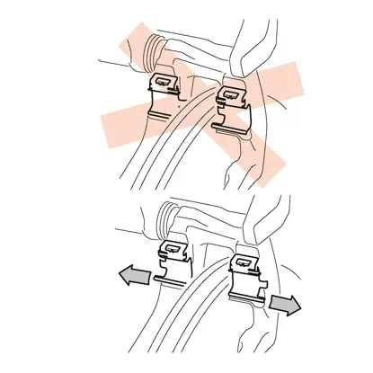 في حالة الكاليبر المزود بأربعة زنبركات، قم دائمًا بتركيب الزنبرك مع الزعانف التي تواجه الجزء الخارجي من كتيفة الكاليبر.