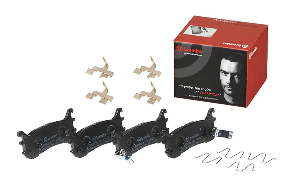 Brembo P 49 031 - Pastiglie Freno Posteriori Per Auto, Kit Con Indicatori Usura, Larghezza 102.1 Mm