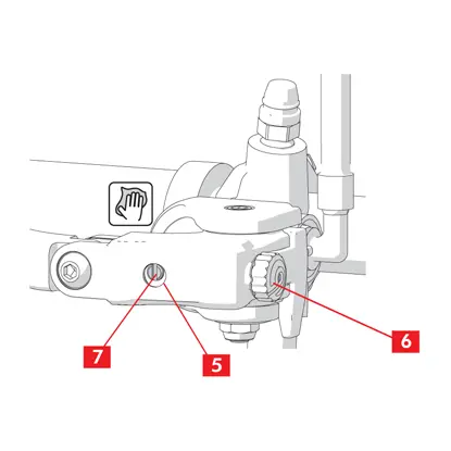 Le bouton de réglage de la distance de la poignée du levier est tourné dans le sens anti-horaire pour accéder à la rainure de réglage de la distance à l'intérieur de l’orifice.