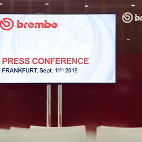 Brembo presenteert op de automechanika in frankfurt een nieuwe serie remblokken met de 'x'-factor